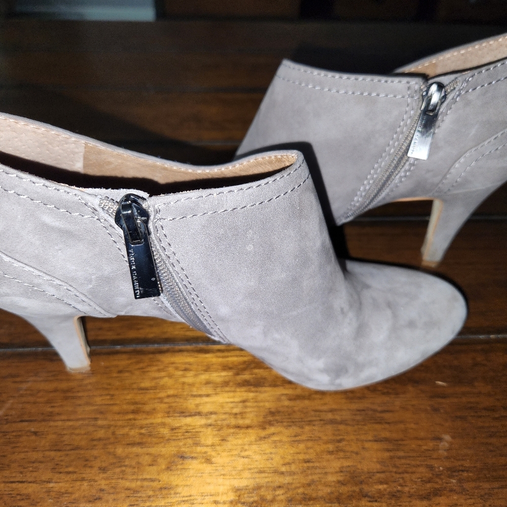 Vince Camuto heel booties SIZE 8.5 - taupe tan light brown
